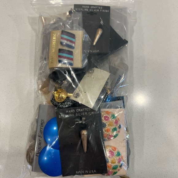 Bulk vintage Pierced earrings - Picture 3 of 6